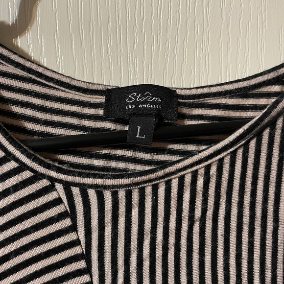 Striped tank top 😍 (5/20) - Picture 2 of 4